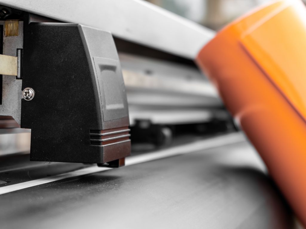 Así es cómo un plotter vinilo de corte ayuda a producir más, reducir costos y crecer negocios gráficos de forma rentable.